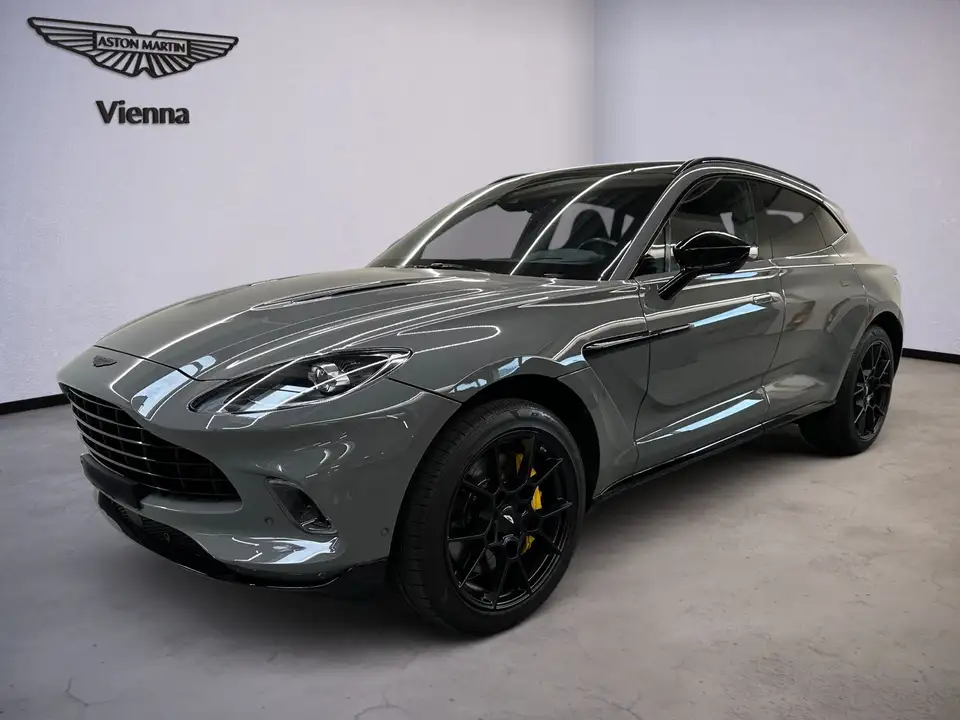 Aston Martin DBX V8 550