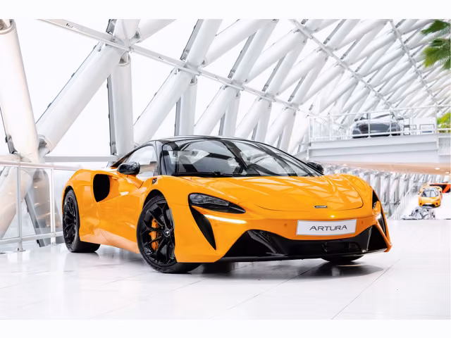 McLaren Artura 3.0 V6 Plug-in | 700 hp | CF Wing | Louvres | CF Interior | N