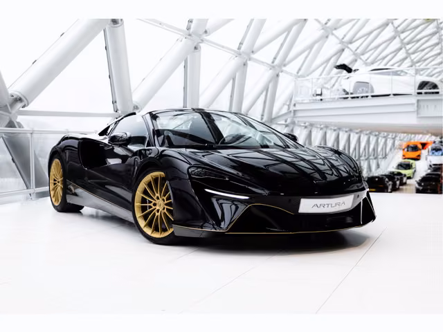 McLaren Artura Spider 3.0 V6 Plug-in | JPS Livery | Tech Pack | Electrochro