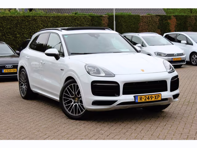 Porsche Cayenne 3.0 E-Hybryda / Trekhaak / Panoramadak / 360Camera / Luchtver