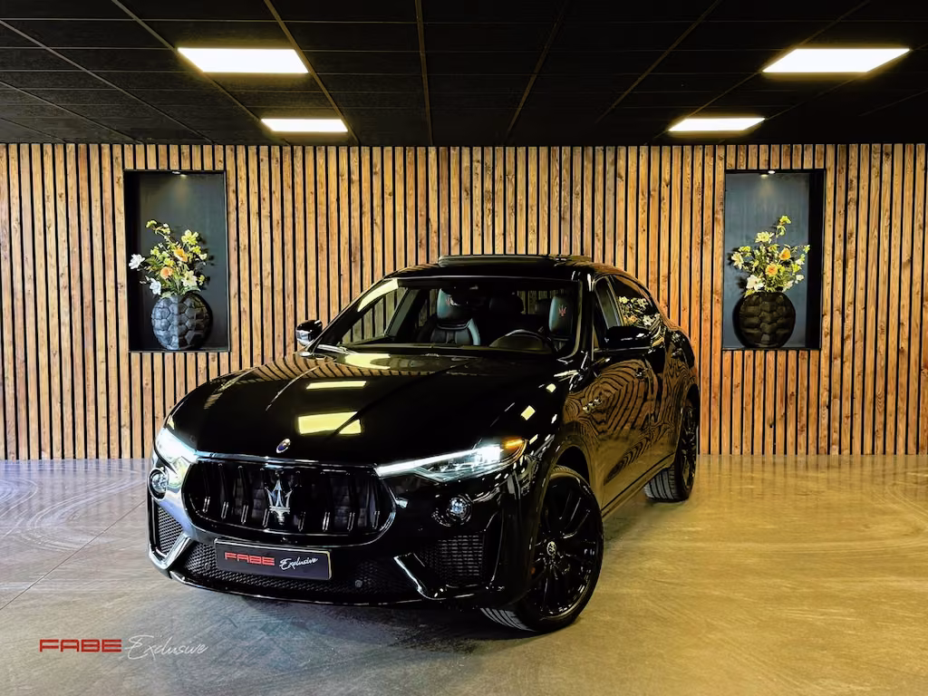 Maserati Levante 3.8 V8 GTS / Softclose / H/K / Carbon / Pano / 360 Camera /