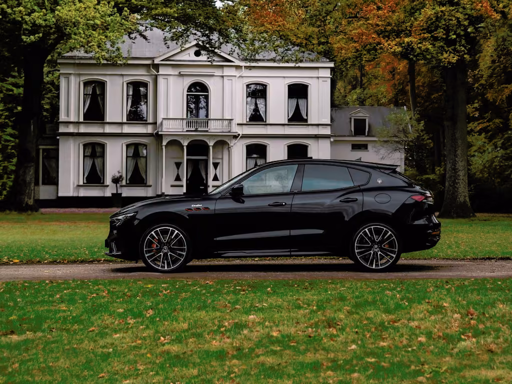 Maserati Levante 3.8 V8 Trofeo | Facelift | Pano-dak | Carbon | Stoelventilat