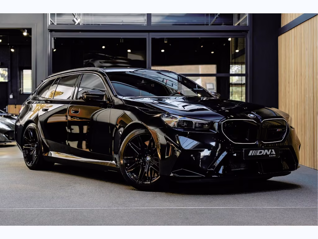 BMW M5 5-serie Touring B&W Pano Carbon