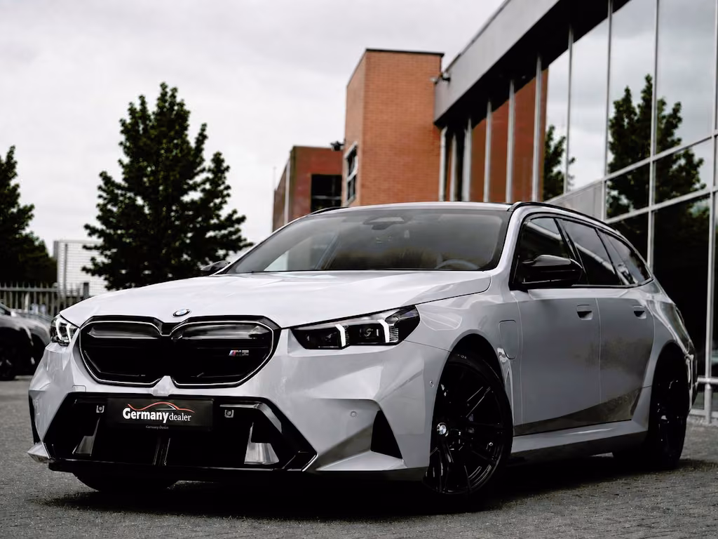 BMW M5 Touring 4.4 V8 729 hp Pano M-Driver+Pro Carbon B&W Trekh 360C