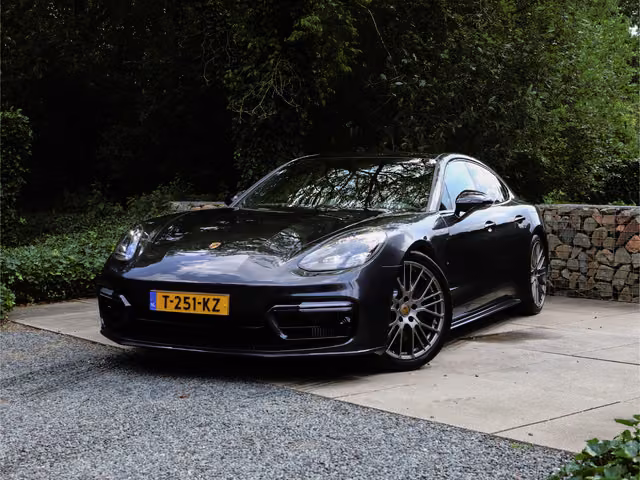 Porsche Panamera 4 E-Hybrid Platinum Edition