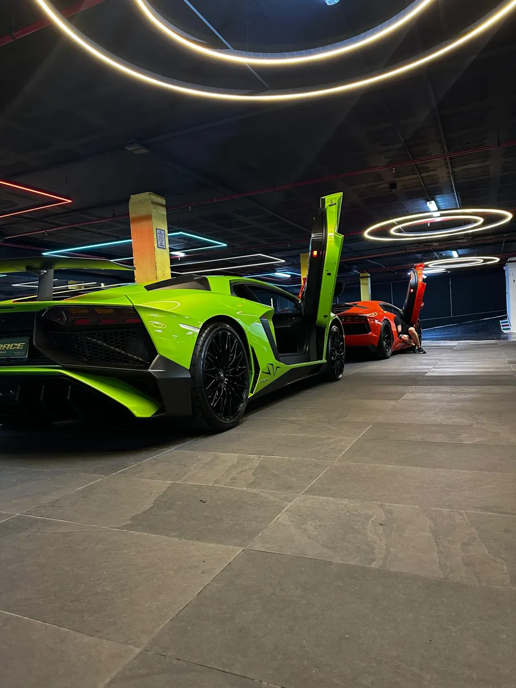 Lamborghini in het carhotel van GT Race Marbella